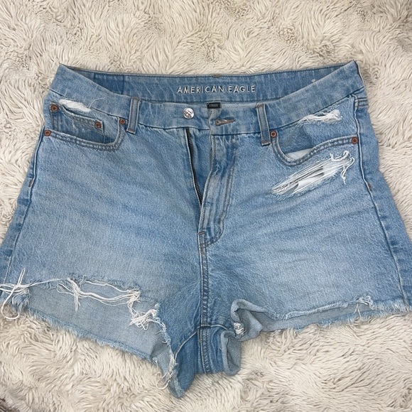 NWOT American Eagle Curvy 90s Boyfriend Short- Strigid Light Wash Denim Shorts - Picture 1 of 8